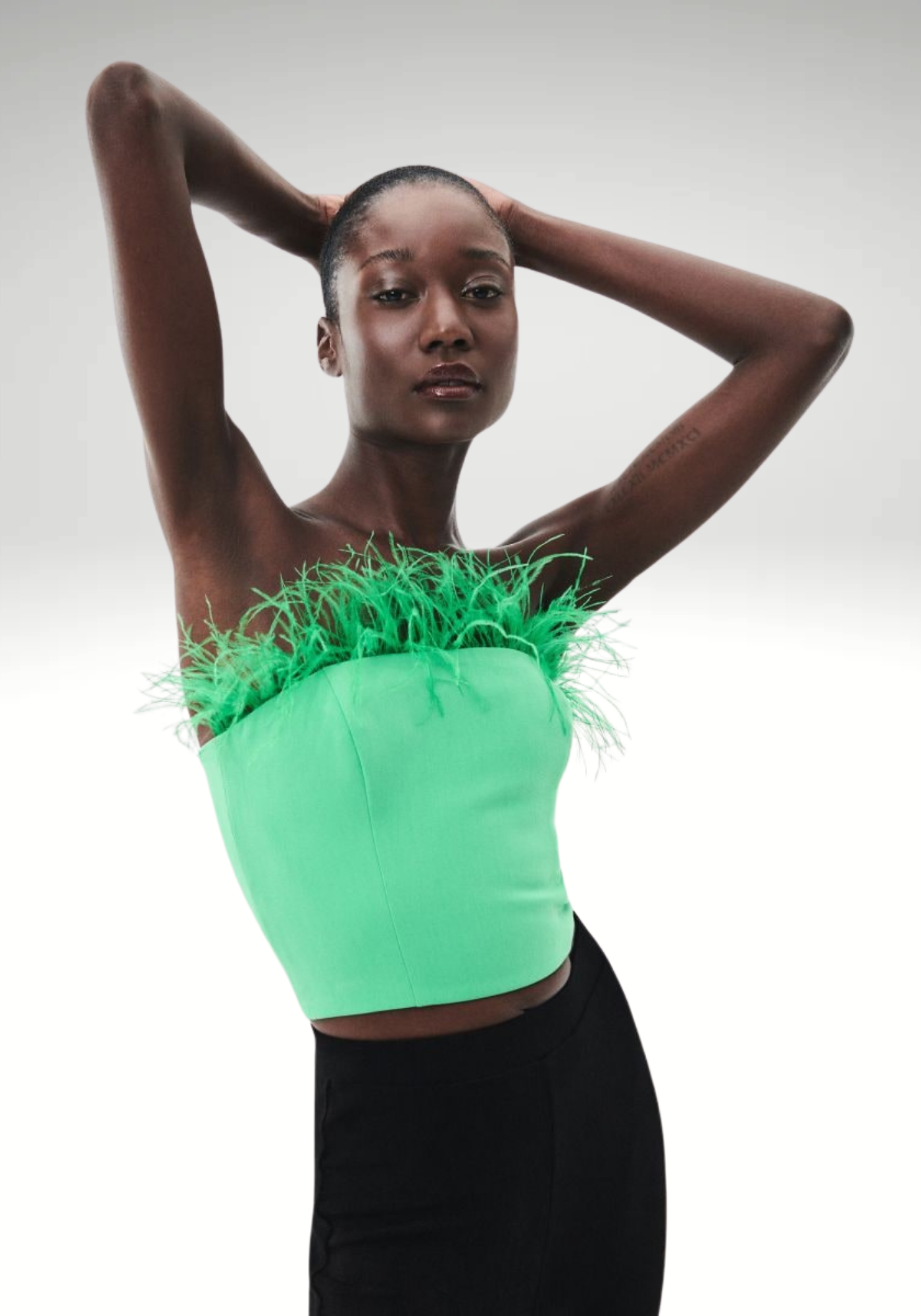 Haut avec bordure plumes