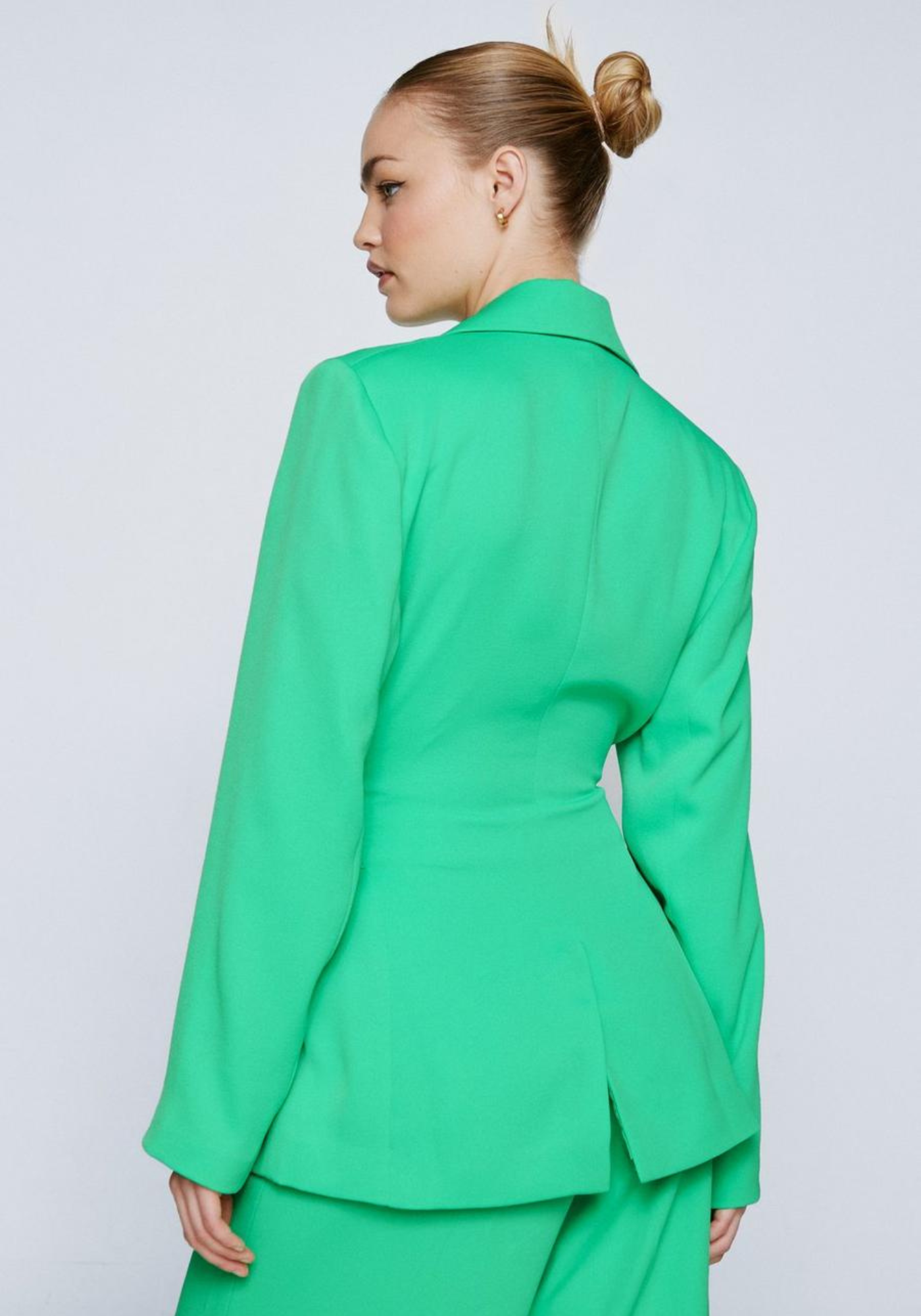 Blazer satiné à ceinture